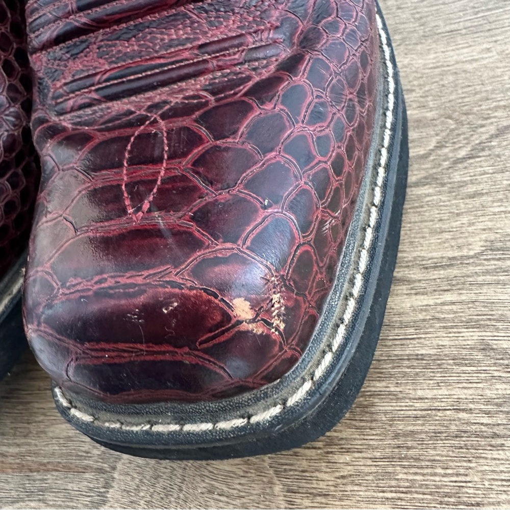 Ariat Brown Western Boots with Distressed Leather and Scalloped Design - Picture 8 of 8